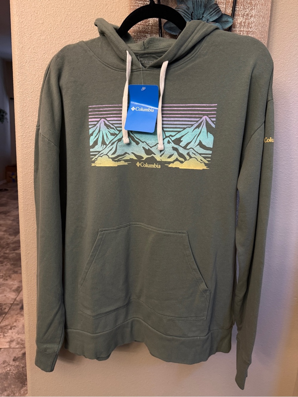 Columbia Graphic Mountain Sunset Hoodie Sage Green Womens S NWT w/ Small Hole